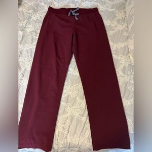 Figs maroon size M scrub pants